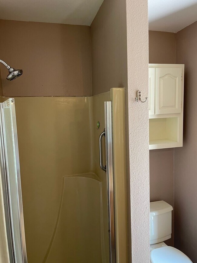 Building Photo - Available Now! Limit of 2 pets. Charming 3 bed, 3 bath, 2 car garage