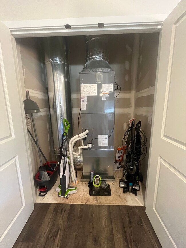 Building Photo - 3-Bedroom 2-Bathroom home in Lowell