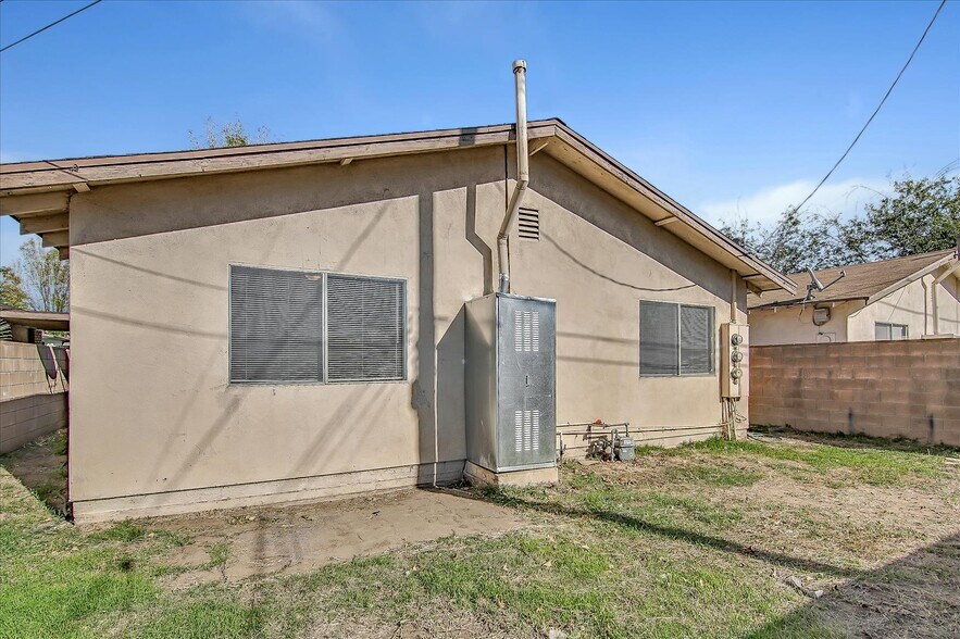 Building Photo - 9223 Langdon Ave