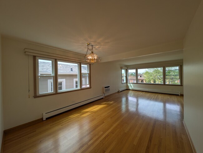 Building Photo - 6537 N Natoma Ave