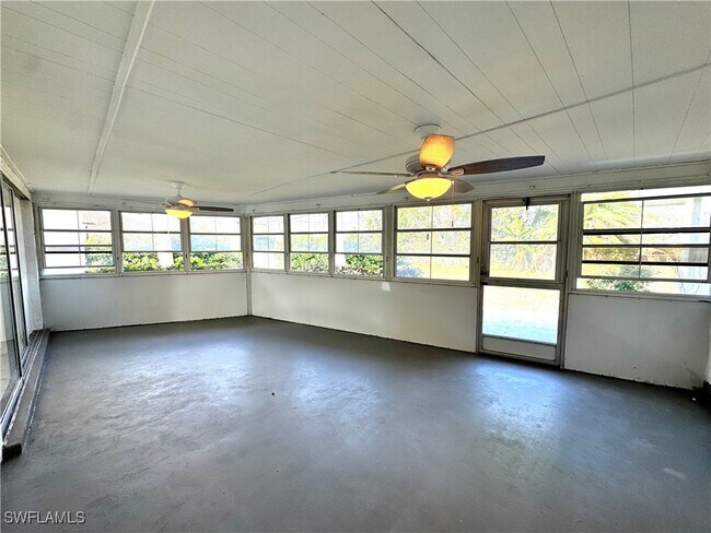 Building Photo - 335 SW 48th Terrace