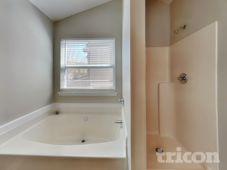 Building Photo - 4681 Raven Wood Loop