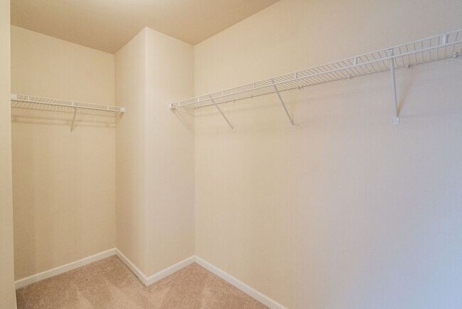 Building Photo - Third month rent free if you sign a lease before 01/31! Spacious 4 Bedroom, 3.5 Bath Home for Ren...