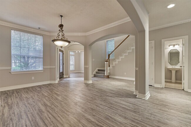 Building Photo - 7 Raindance Ct