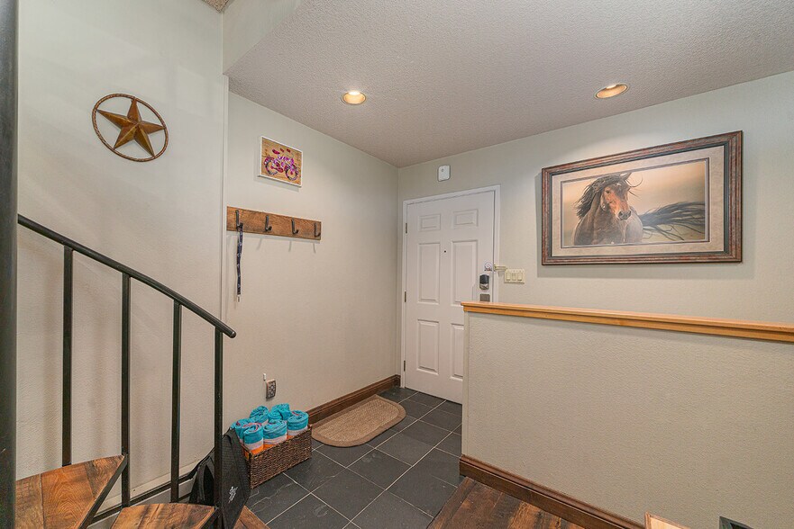 Building Photo - 280 Mahoney Dr