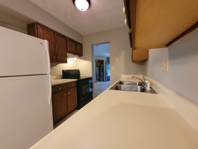 Building Photo - 3 Bedroom, 2.5 Bath Townhouse in Beavercreek!