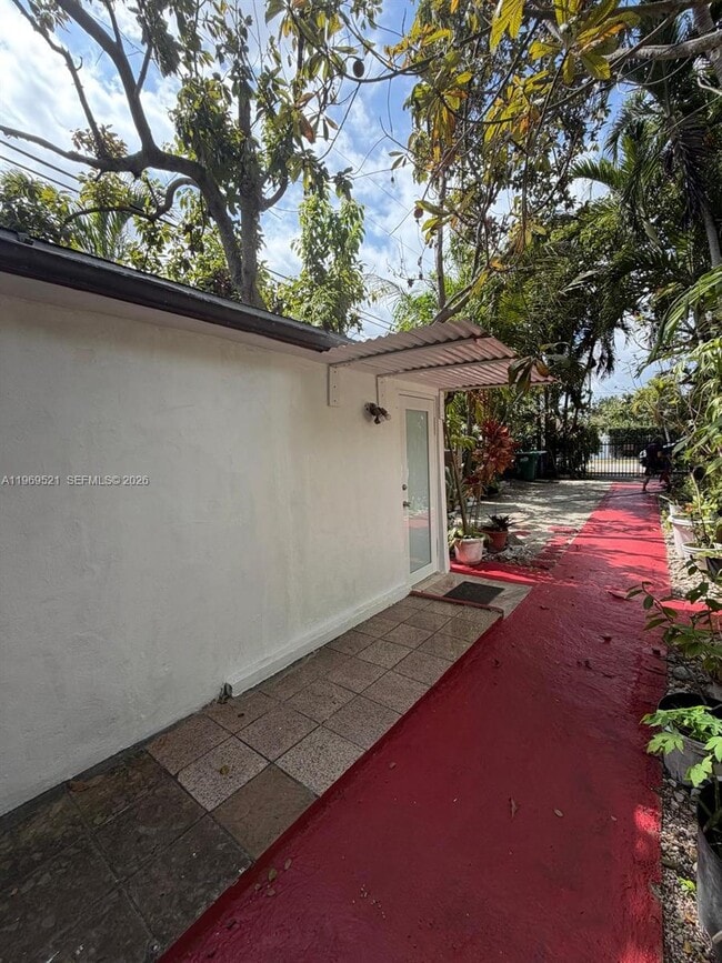 Building Photo - 9770 SW 47th St