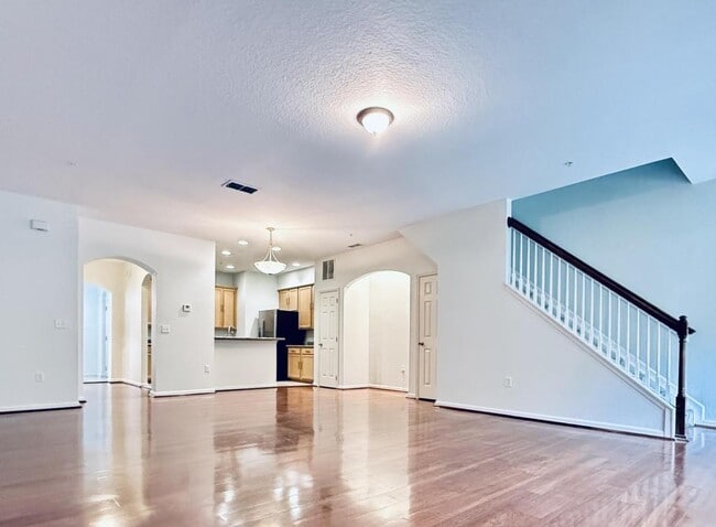 Building Photo - 2983 Ashland Ln S