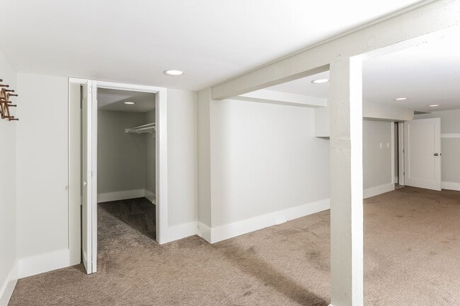 Building Photo - Updated Ravenna 4 Bed / 2 Bath Home