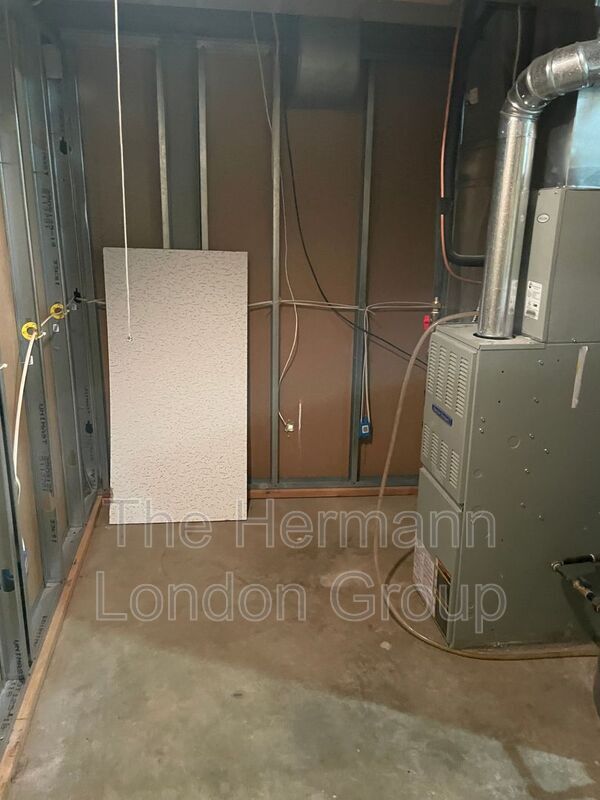 Building Photo - 451 Golden Valley Dr