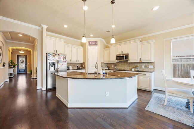Building Photo - 931 Abelia Ave