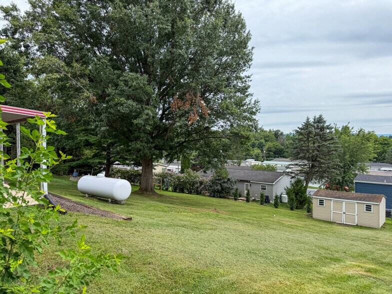 Building Photo - 1435 Bowmansville Rd