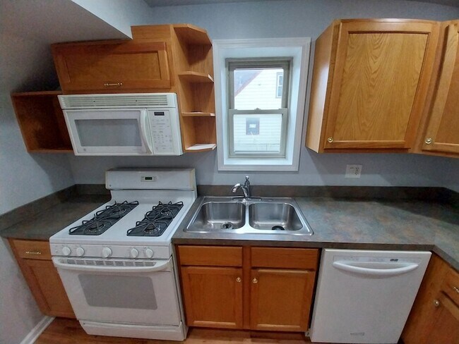 Building Photo - 4552 N Newland Ave