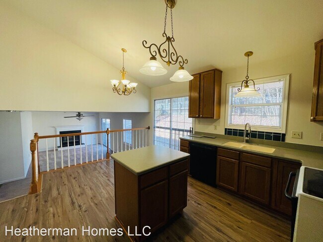 Building Photo - 4 br, 2.5 bath House - 9 Emerson Ct