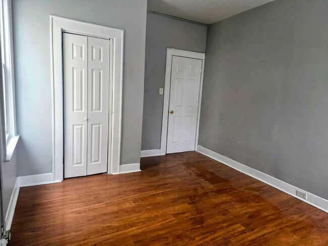 Building Photo - 349 Lyons Ave