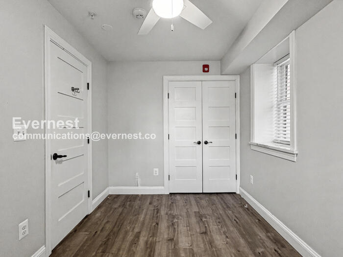 Building Photo - 2438 Callow Ave