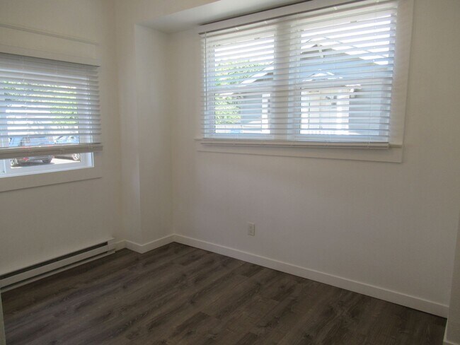 Building Photo - Total Remodeled One Bedroom