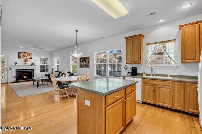 Building Photo - 6 Castile Ct