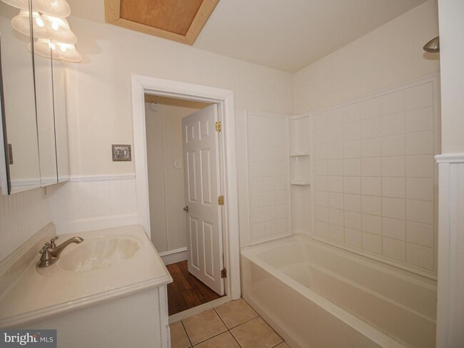 Building Photo - 332 Crown Point Rd