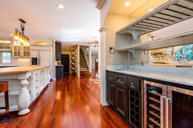 Building Photo - Stunning Cambrian Home | Desirable Neighborhood