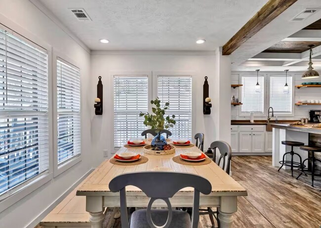 Building Photo - 22 Santana Dr