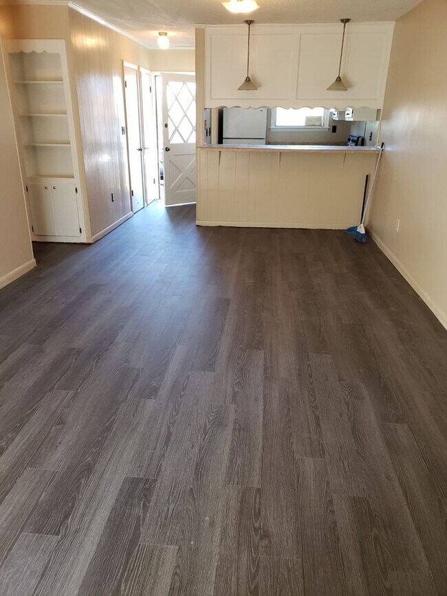 Building Photo - 2865 A Glenhills Cir