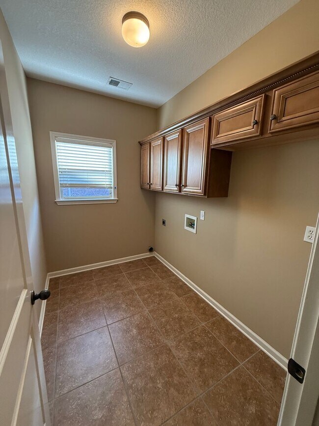 Building Photo - BEAUTIFUL SPACIOUS HOME IN BARTLETT