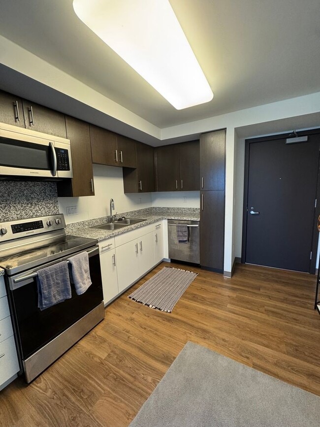 Building Photo - Partially Furnished 1 bed, 1 bath with 1 reserved covered parking @ Ke Kilohana