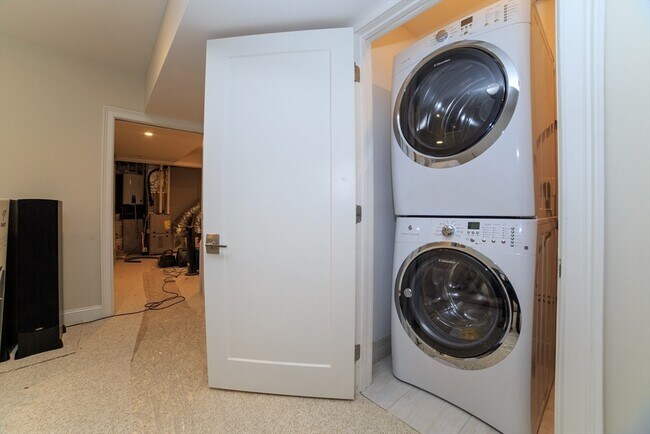 Building Photo - 189 I St