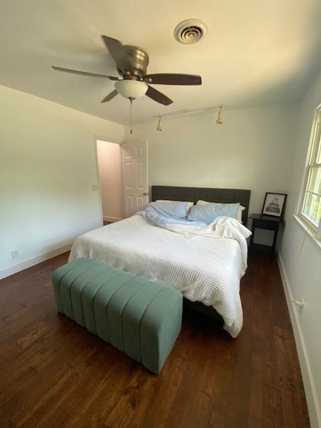 Building Photo - Welcome to this stunning fully furnished 4...