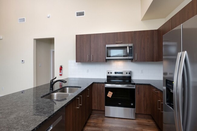 Building Photo - AVAILABLE NOW! GORGEOUS 2 BEDROOM FOUR PLEX LOCATED IN MIDLOTHIAN ISD!