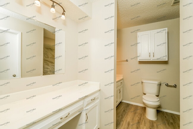 Building Photo - 7408 S Gum Ave