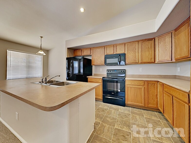 Building Photo - 5334 N Ormondo Way