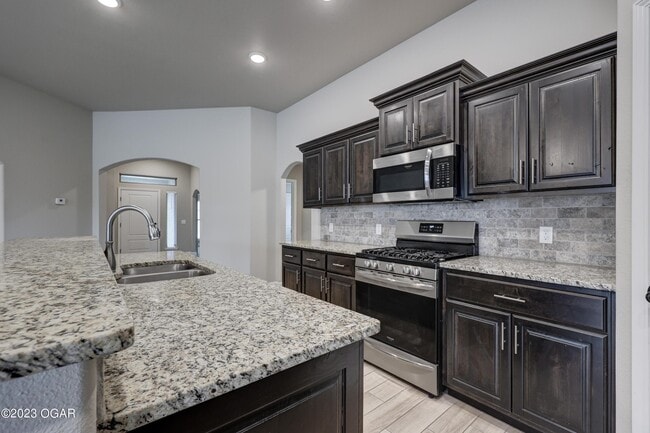 Building Photo - 2030 Mardale Cir