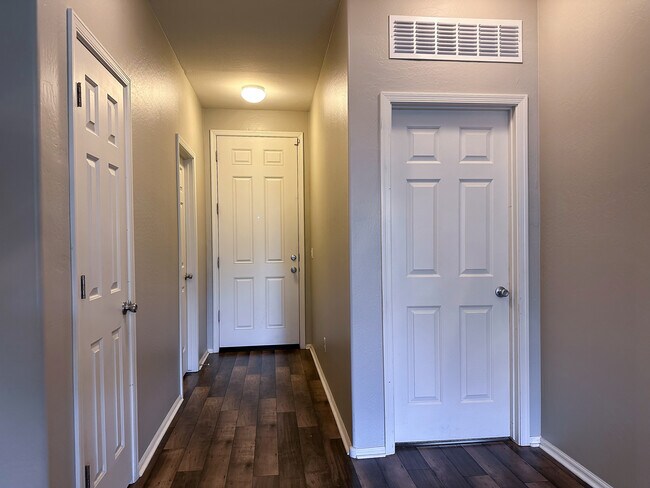 Building Photo - 4057 E Nunneley Rd