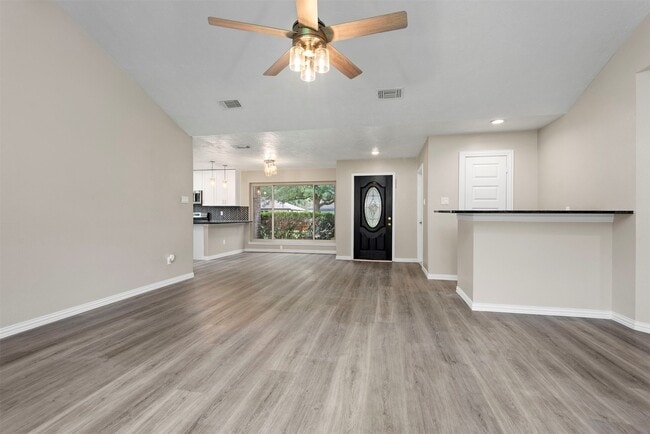 Building Photo - 8363 Pebbledowne Dr