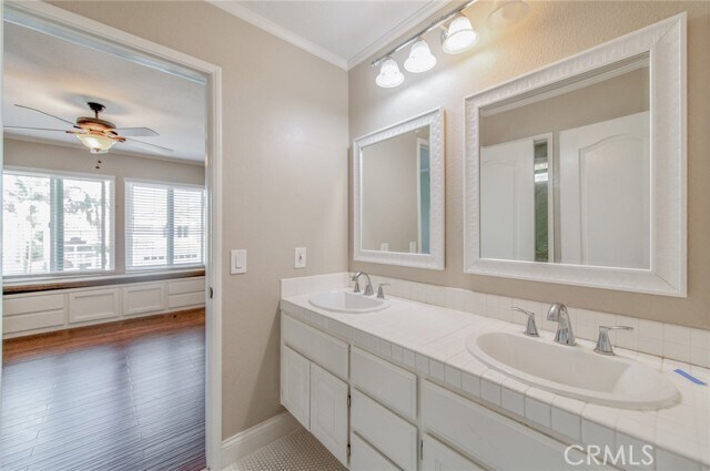 Building Photo - 9042 Santiago Dr