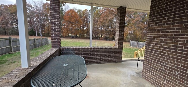 Building Photo - 789 Old Prospect Rd