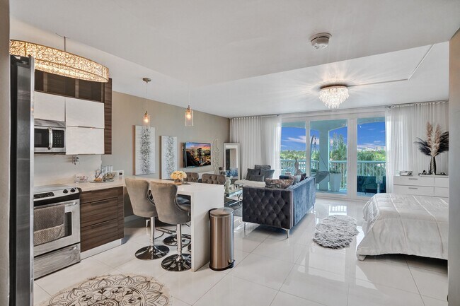 Building Photo - 5401 Collins Ave