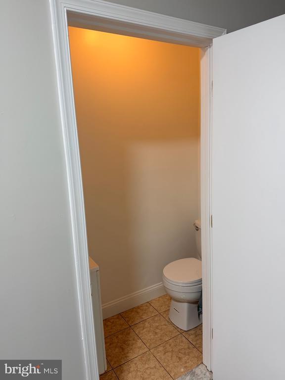 Building Photo - 2917 W Girard Ave