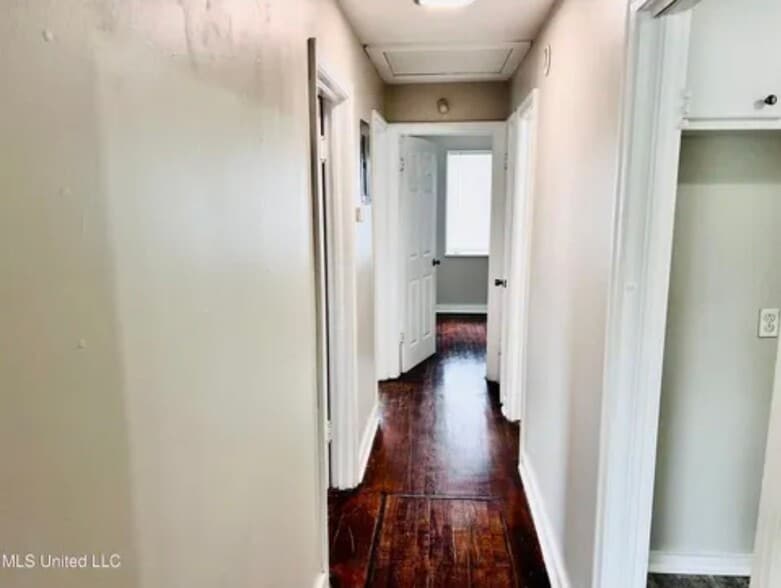 Building Photo - 1311 Fernwood Dr