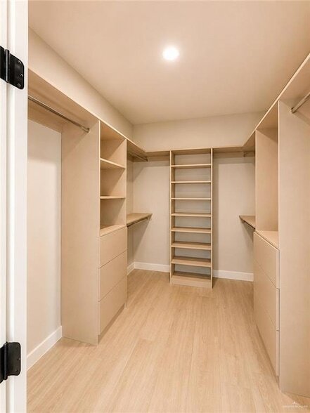 Building Photo - 2210 Corales St