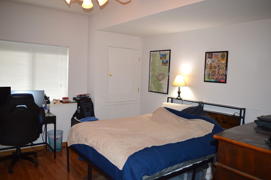 Building Photo - 301 Harbour Town Dr