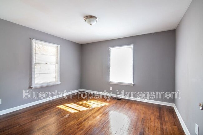 Building Photo - 2242 3rd Ave S