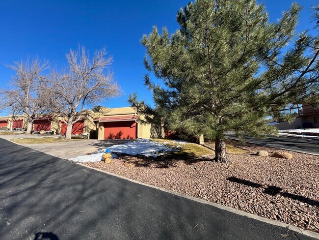 Building Photo - 1347 E Parkway Dr