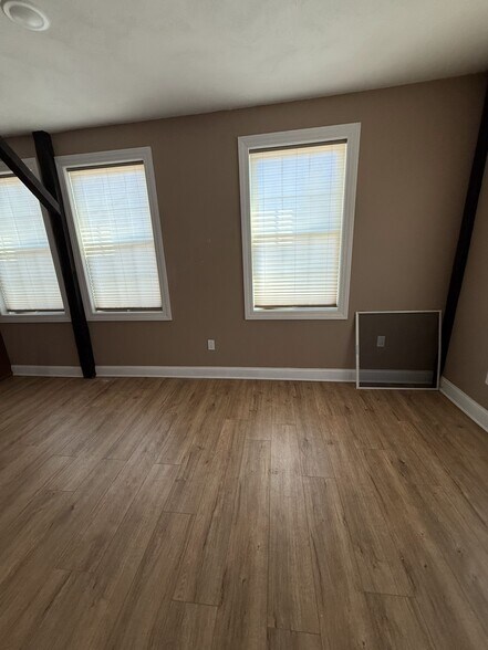 Building Photo - 3206 East Ave