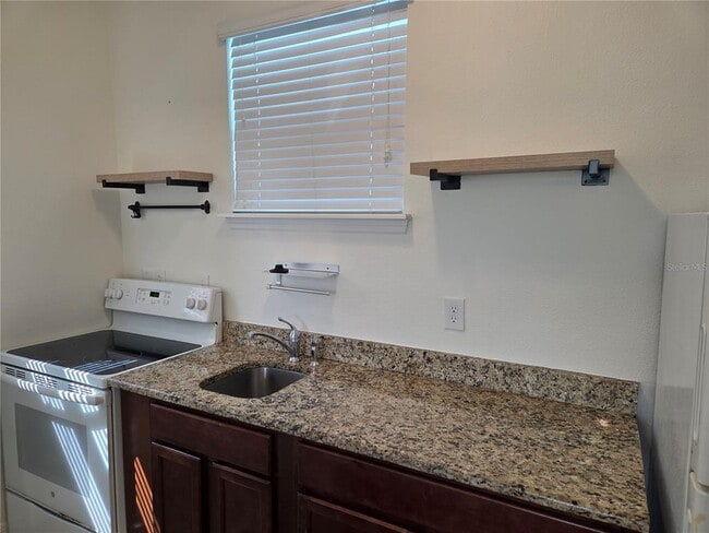 Building Photo - 8359 Lookout Pointe Dr