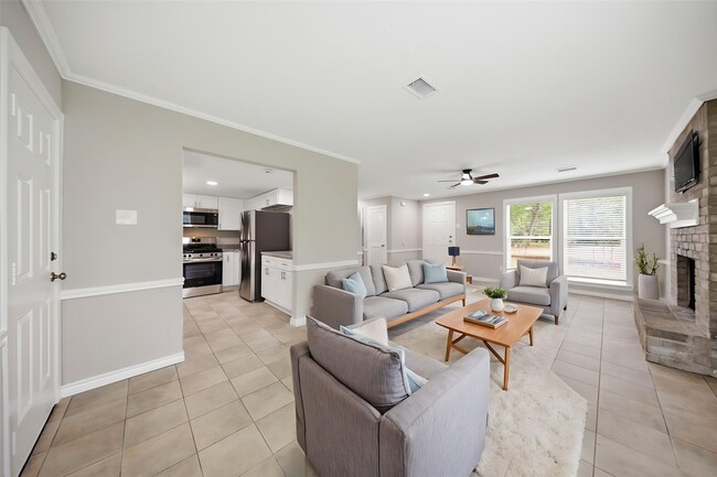 Building Photo - 21 Oldstream Ct