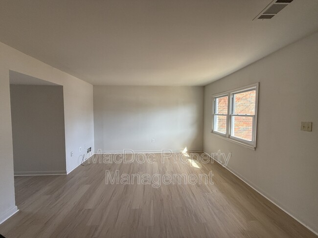 Building Photo - 3456 Beale Ct