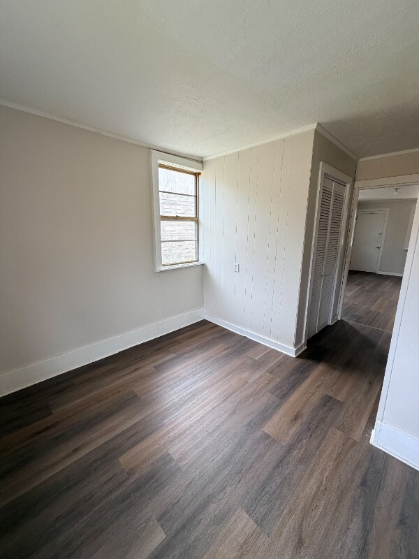 Building Photo - 909 Lake Ct Dr